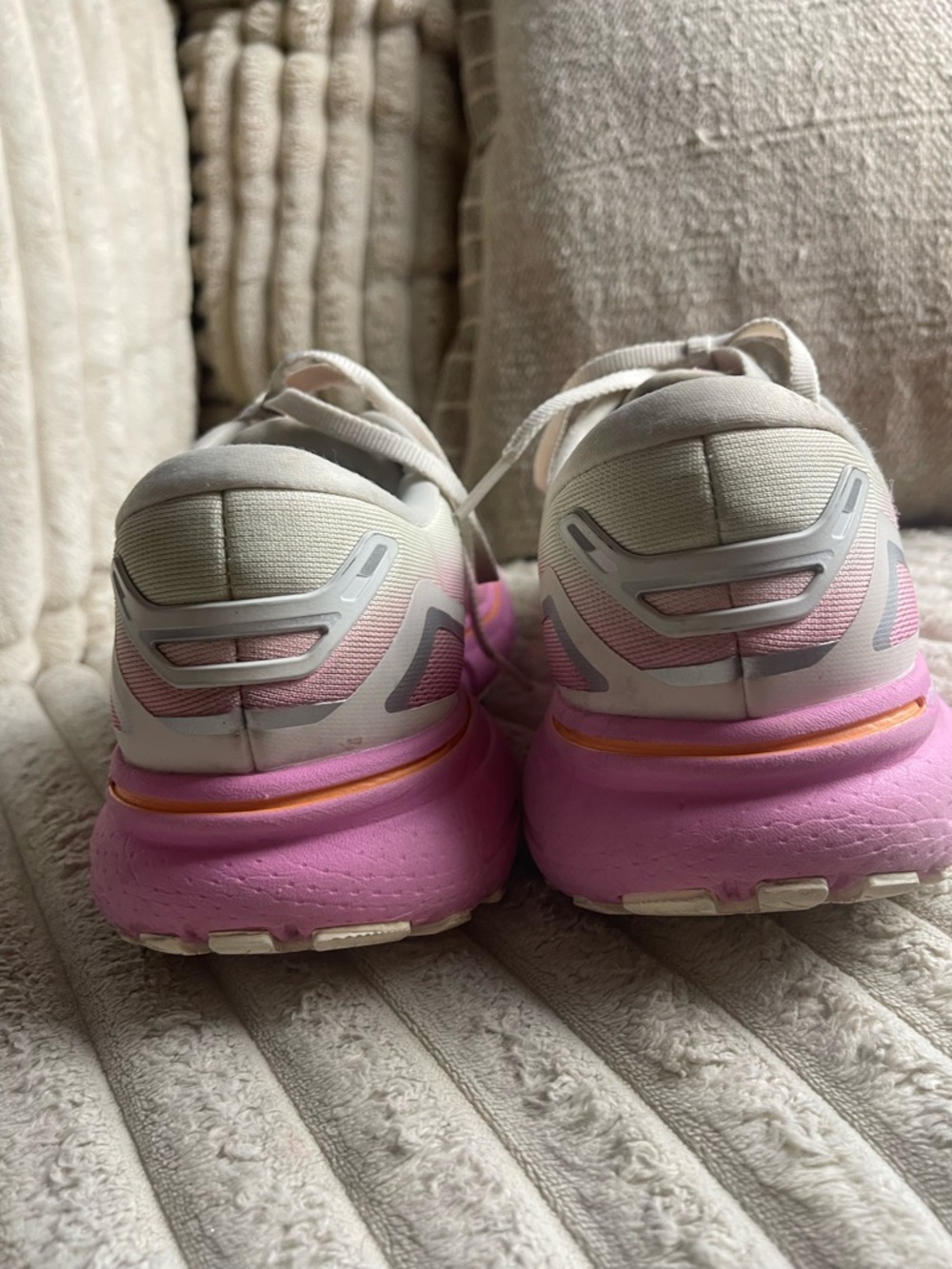 Brooks Ghost 15 Women's White Pink Athletic Sneakers size 10 - Picture 3 of 9